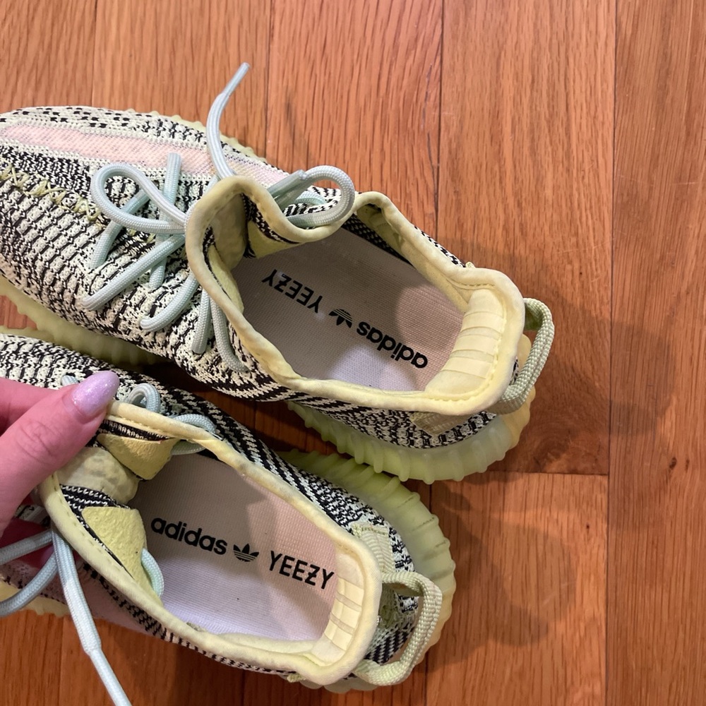 Yeezy authentic - Picture 3 of 4